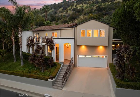 Attached, Exterior, Facade, Modern