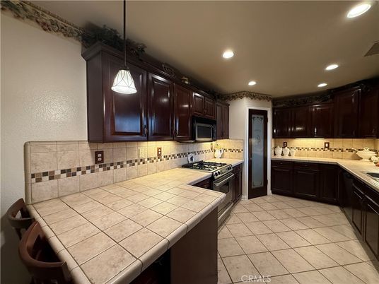 Interior, Kitchen, Pendant Lights, Recessed Lighting, Tile Countertops