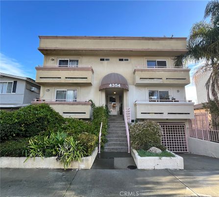 Attached, Exterior, Facade, Mediterranean