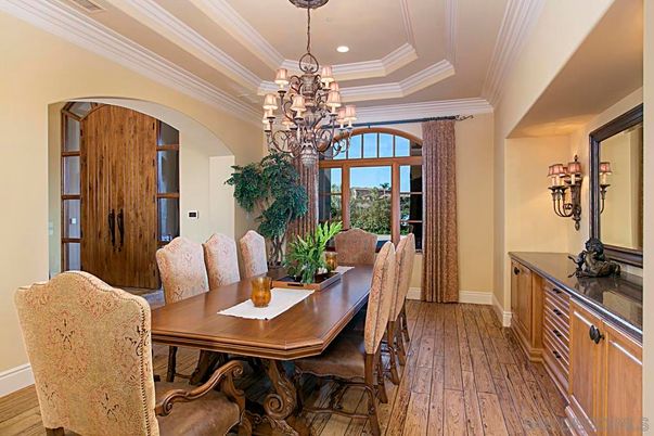 Chandelier, Dining room, Interior, Recessed Lighting, Wood Texture Flooring