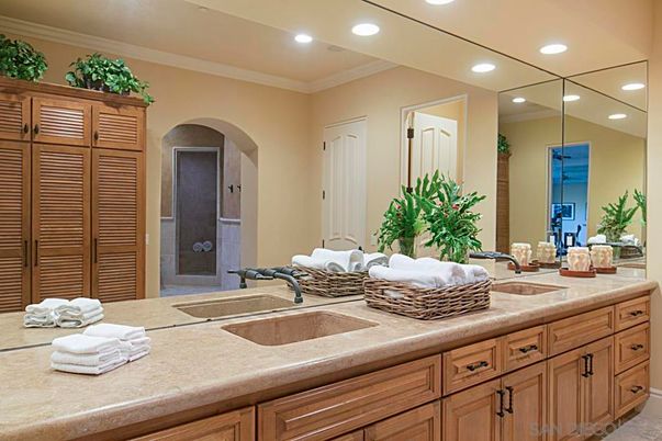 Bathroom, Dual Sink Vanities, Interior, Recessed Lighting
