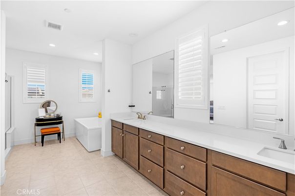 Bathroom, Dual Sink Vanities, Interior, Recessed Lighting