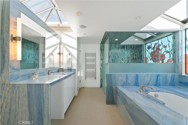Bathroom, Interior, Recessed Lighting