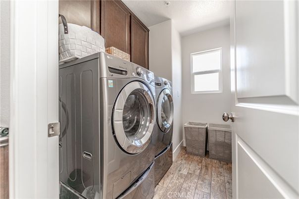 Interior, Washer, Wood Texture Flooring