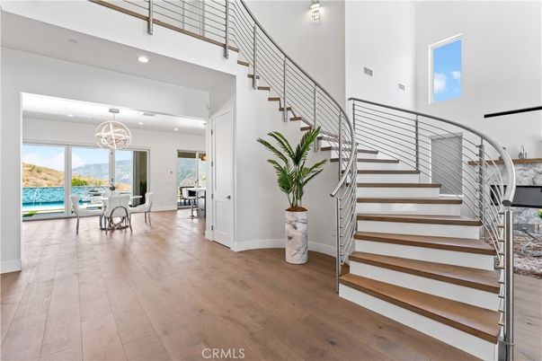 Interior, Pendant Lights, Recessed Lighting, Wood Texture Flooring