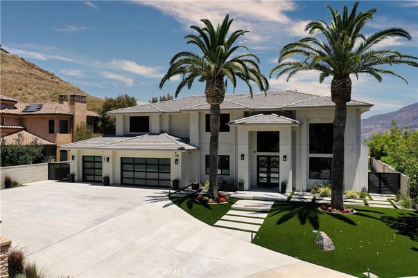 Attached, Exterior, Facade, Mediterranean
