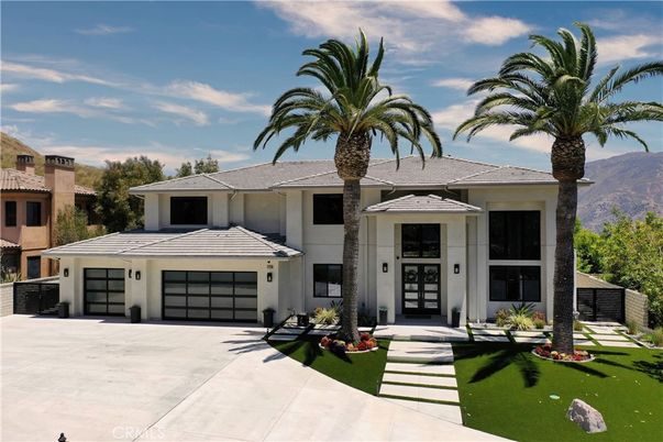 Attached, Exterior, Facade, Modern