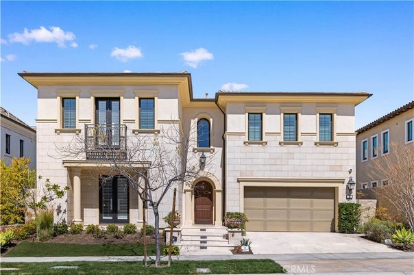 Attached, Exterior, Facade, Mediterranean