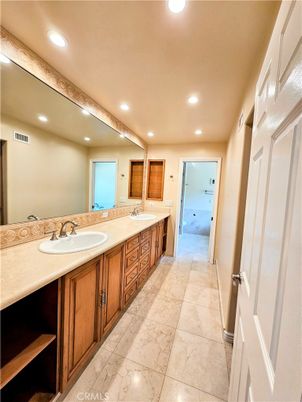 Bathroom, Dual Sink Vanities, Interior, Recessed Lighting