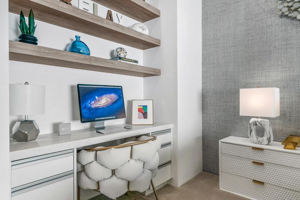 Home Office, Interior