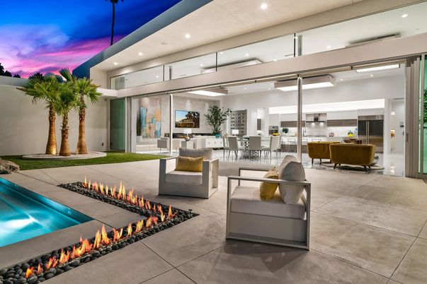Exterior, Fireplace, Pool