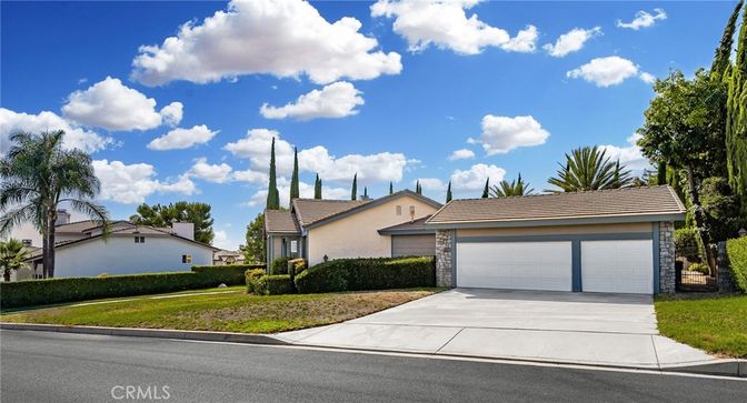 Attached, Exterior, Facade, Ranch