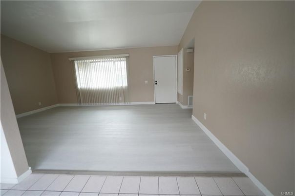 Empty room, Interior