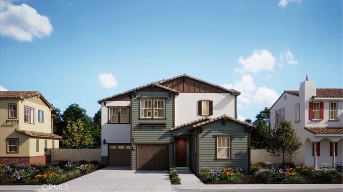 Attached, Exterior, Facade, Mediterranean