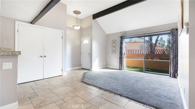 Empty room, Interior, Pendant Lights, Wooden Beams