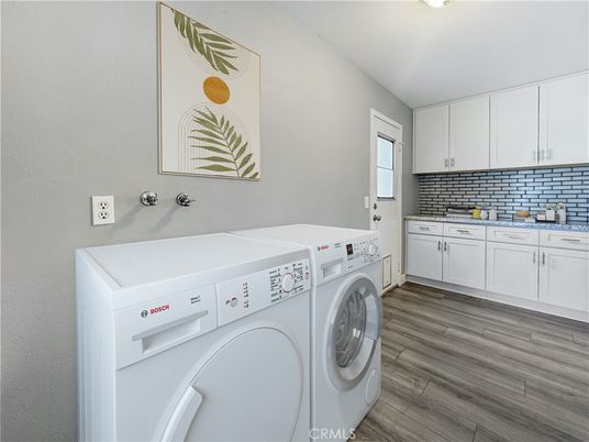 Interior, Washer, Wood Texture Flooring