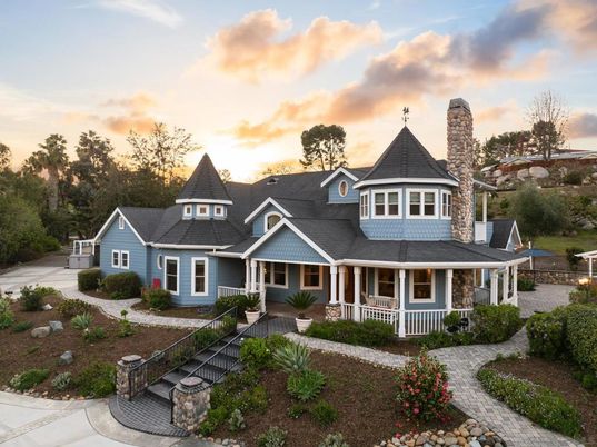 Exterior, Facade, Queen Anne Victorian