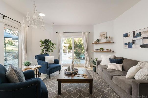 Chandelier, Interior, Living room