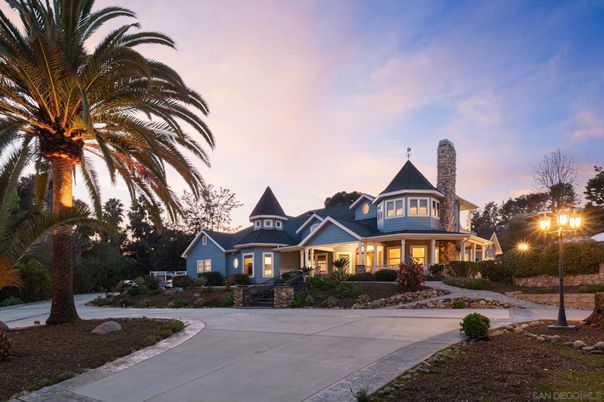 Exterior, Facade, Queen Anne Victorian