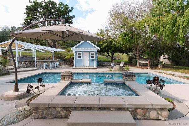 Exterior, Pool
