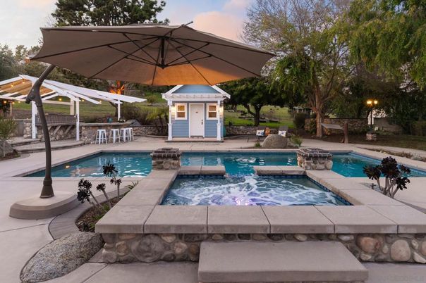 Exterior, Pool