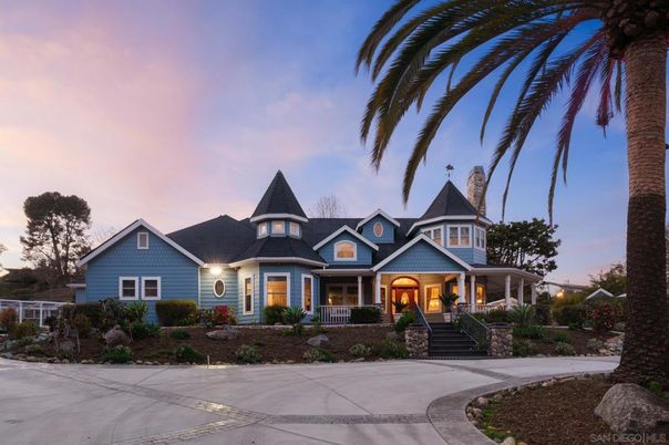 Exterior, Facade, Queen Anne Victorian