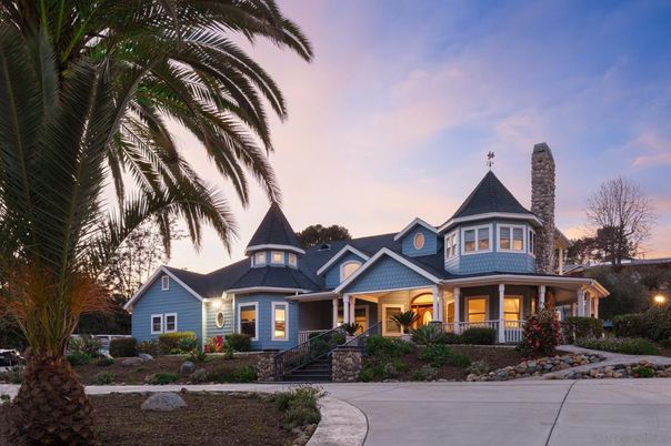 Exterior, Facade, Queen Anne Victorian