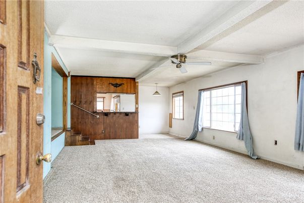 Empty room, Interior, Pendant Lights