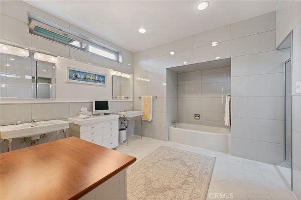 Bathroom, Interior, Recessed Lighting