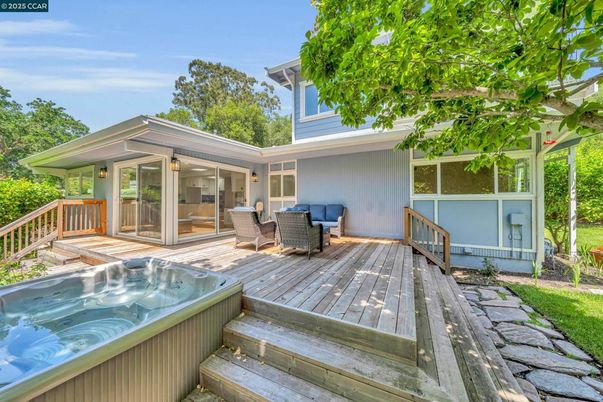 Exterior, Hot Tub