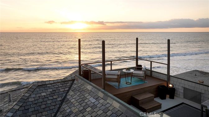 Exterior, Pool, Water
