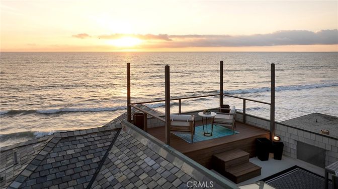 Exterior, Pool, Water