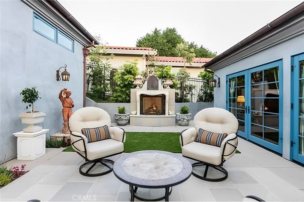 Exterior, Fireplace