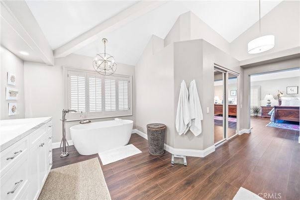 Bathroom, Free Standing Baths, Interior, Pendant Lights, Recessed Lighting, Wood Texture Flooring
