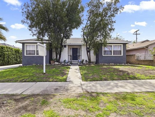 Backyard, Exterior, Facade, Ranch