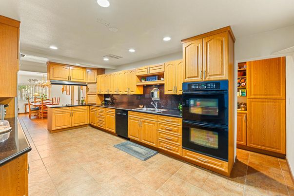 Dining room, Interior, Kitchen, Recessed Lighting, Stainless Steel Appliances
