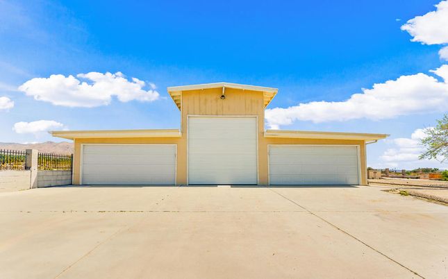 Detached Garage, Exterior