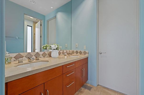 Bathroom, Dual Sink Vanities, Interior, Recessed Lighting