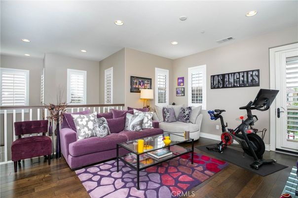 Fitness Equipment, Interior, Living room, Recessed Lighting, Wood Texture Flooring
