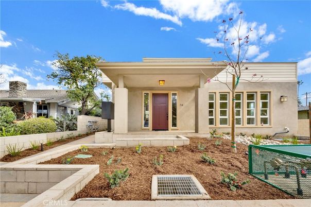 Exterior, Facade, Modern