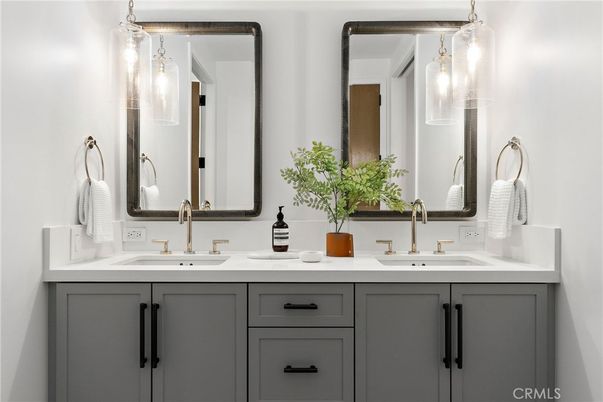 Bathroom, Dual Sink Vanities, Interior