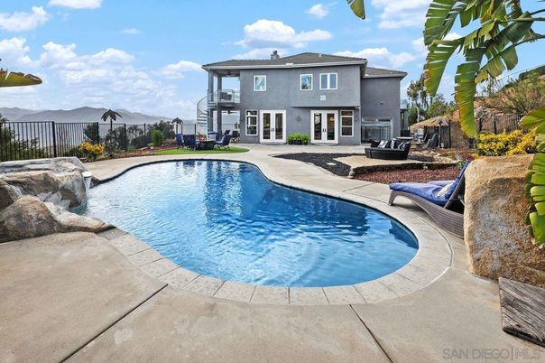 Exterior, Pool
