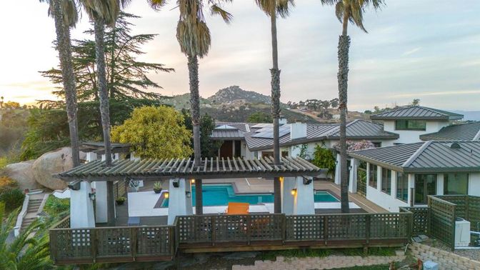 Exterior, Facade, Pool, Mediterranean