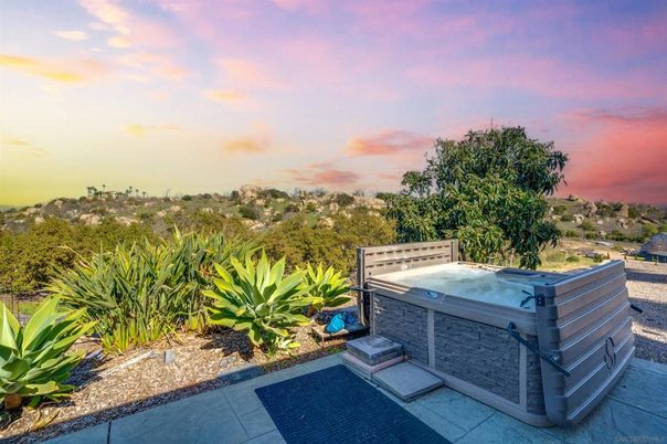 Exterior, Hot Tub