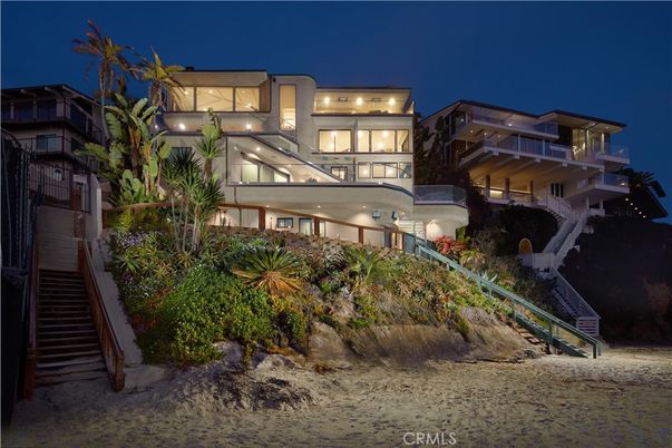 Backyard, Exterior, Facade, Modern