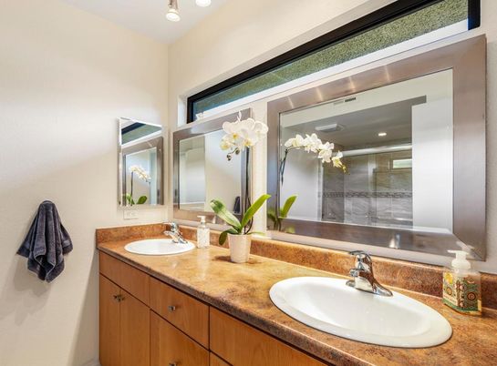 Bathroom, Dual Sink Vanities, Interior, Recessed Lighting
