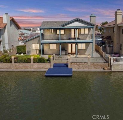 Exterior, Lake
