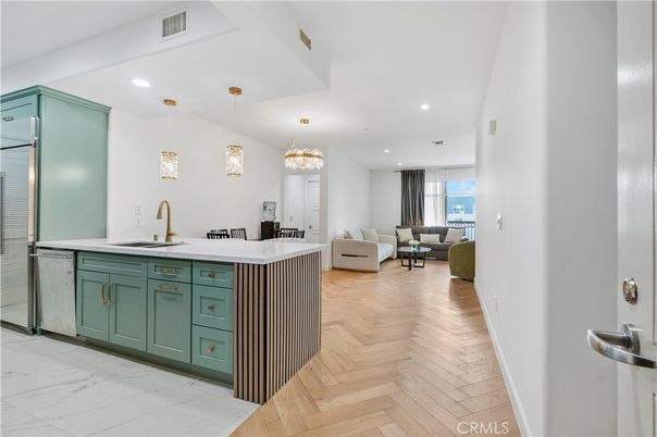 Chandelier, Interior, Kitchen, Living room, Pendant Lights, Recessed Lighting, Wood Texture Flooring