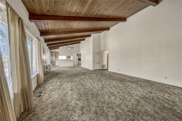Empty room, Interior, Wooden Beams, Wooden Ceilings