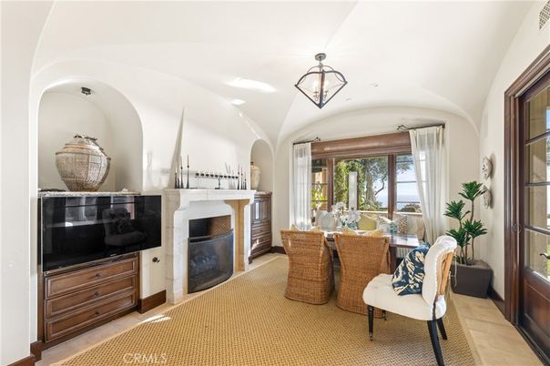 Dining room, Fireplace, Interior, Pendant Lights, Recessed Lighting